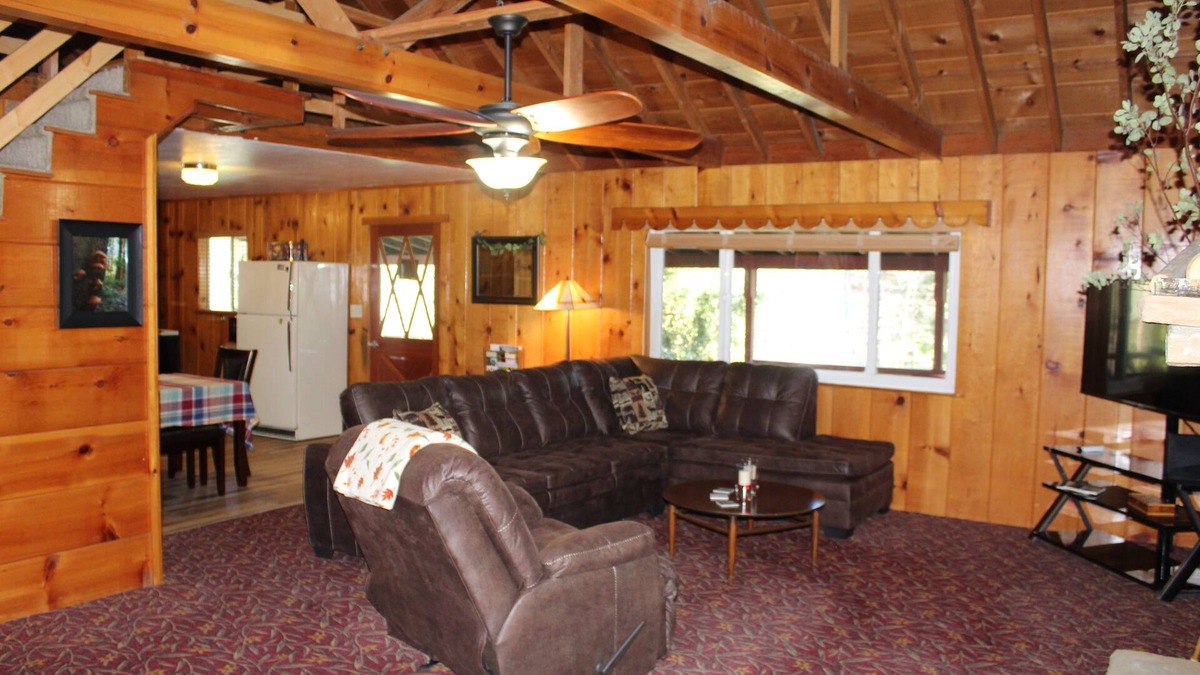 Oakhurst Cabin | Rustic Chapparal Cabin at Bass Lake Heights