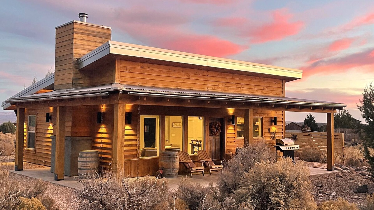 Kanab Cabin | Rustic charm awaits you in Kanab!