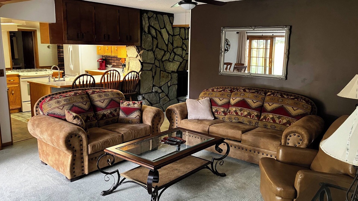 Great Falls House | Rustic Charm - City Comforts