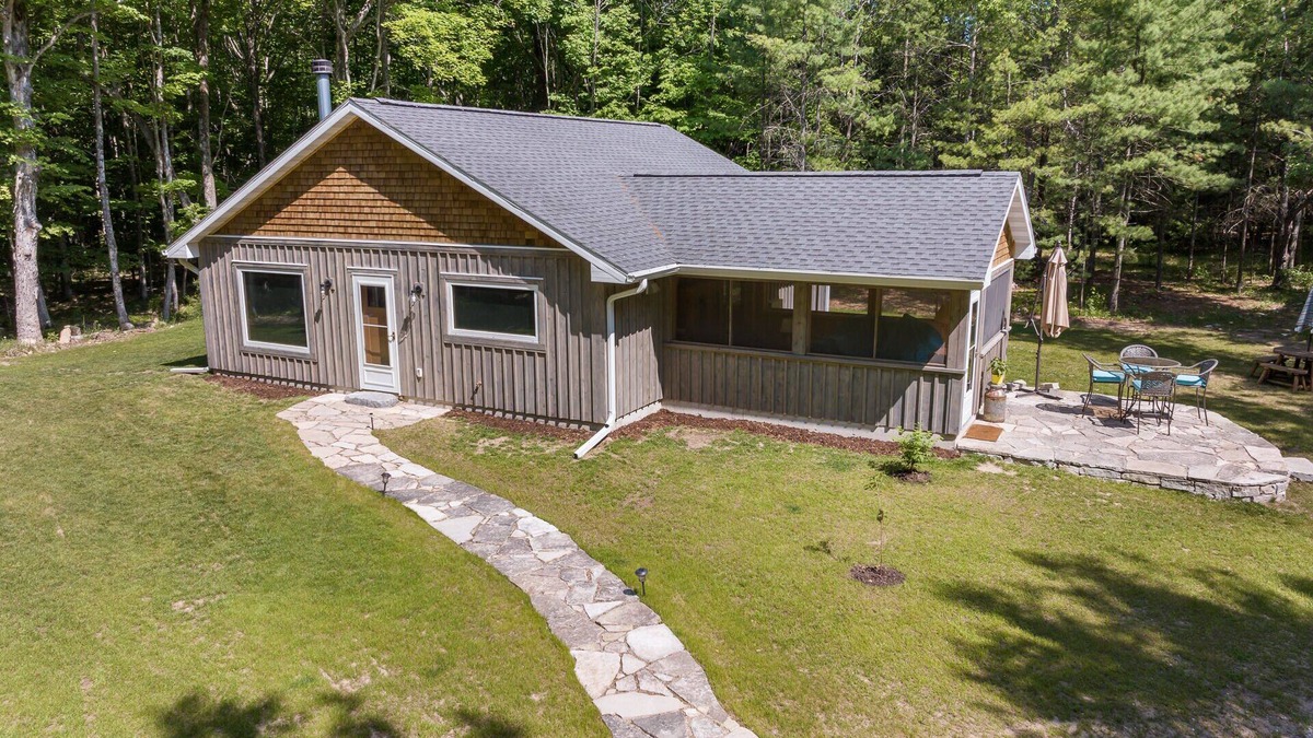 Fish Creek Cabin | Rustic charm in a newly constructed Log Cabin! Best of both worlds!