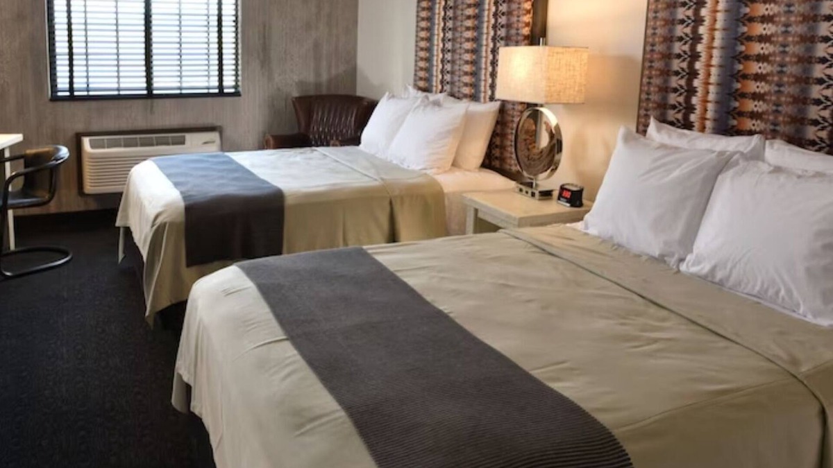 Broken Arrow Hotel | Rustic Charm Meets Modern Comfort in Broken Arrow Getaway | 2 Units