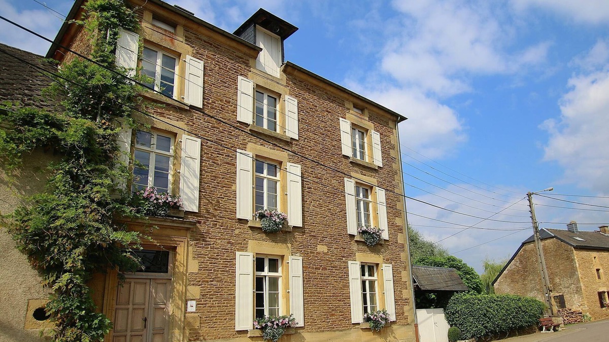 Latour House | Rustic Charm, Modern Comfort