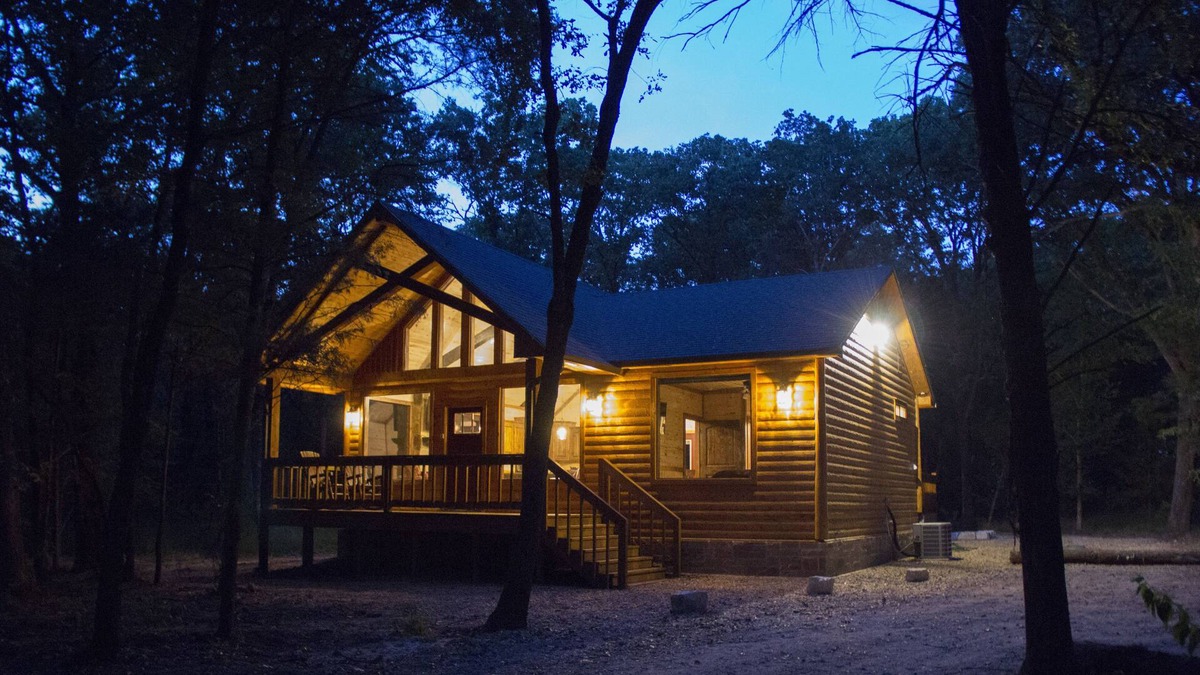 Wills Point Cabin | Rustic Charm - New Luxury Log Cabin