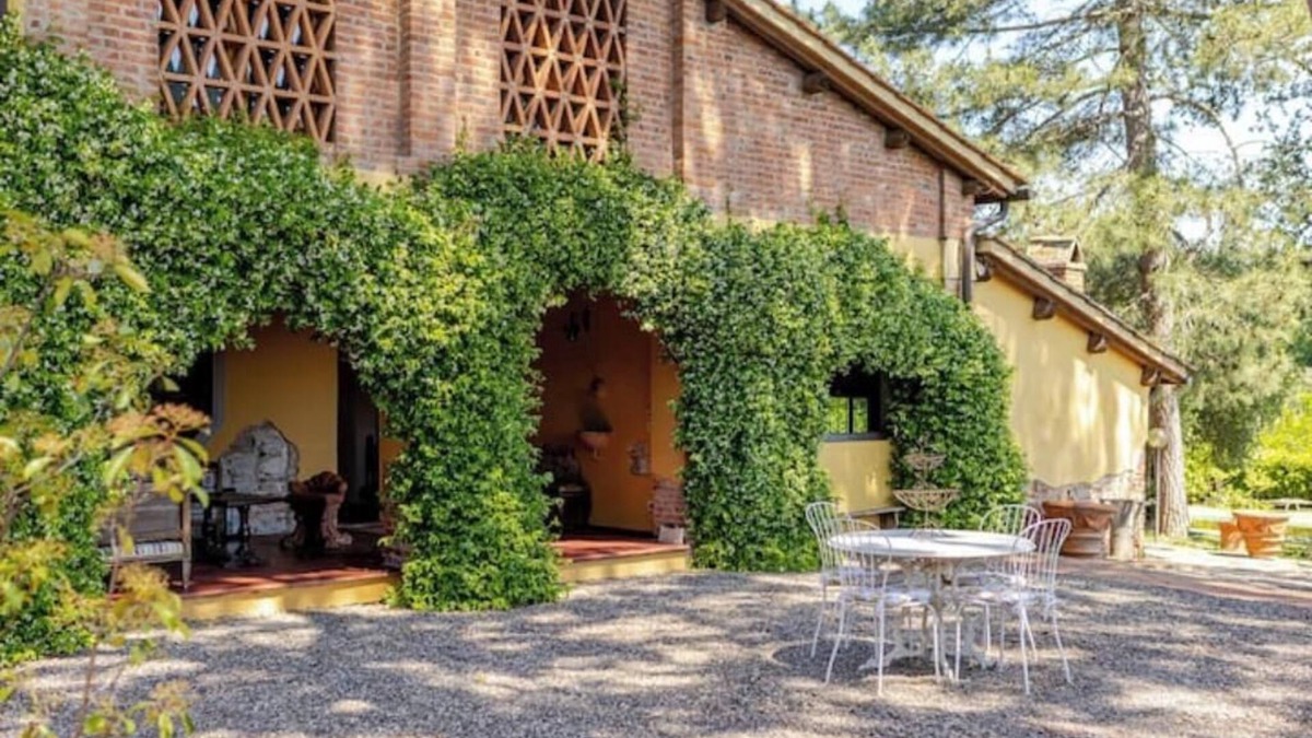 Le Cure Villa | Rustic Charming Villa w/Pool/AC/Wifi- Minutes to Florence Center- Views Galore!