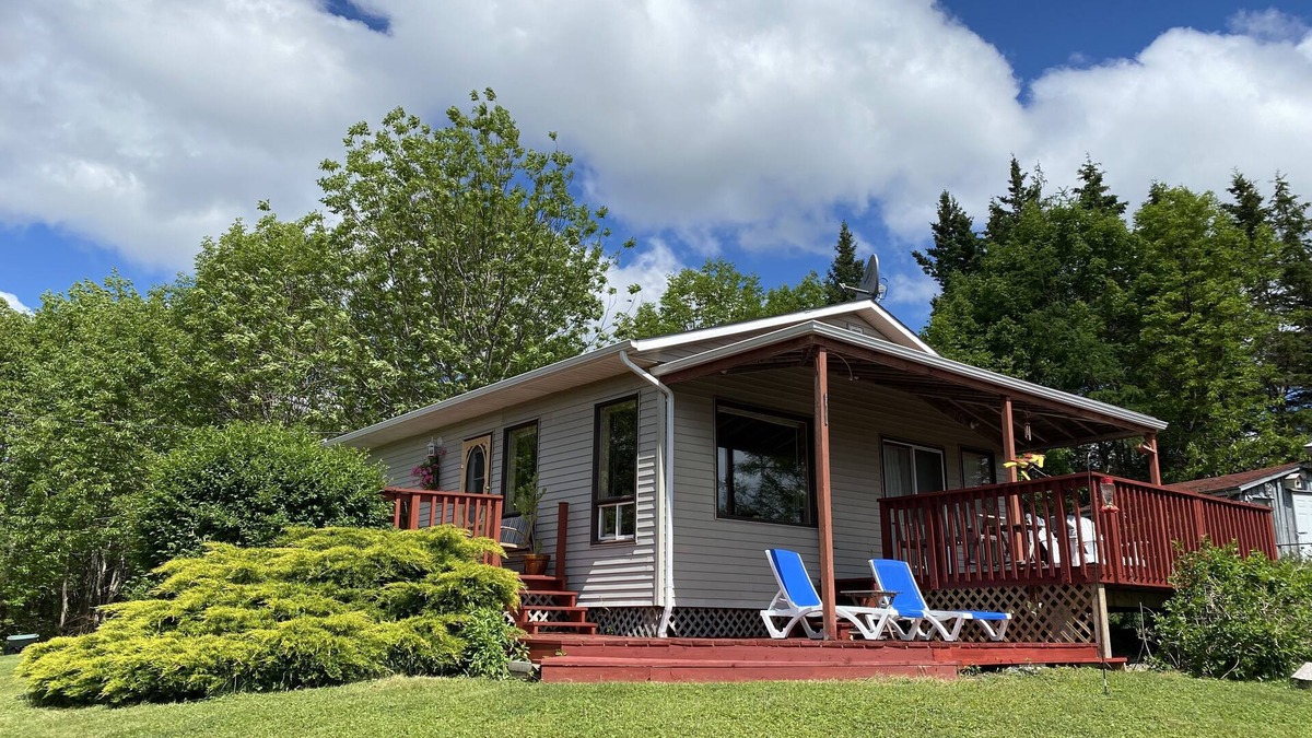 Green Bay Cottage | Rustic Comfy Cottage in the heart of NS Ocean Playground. Walk to Beach.
