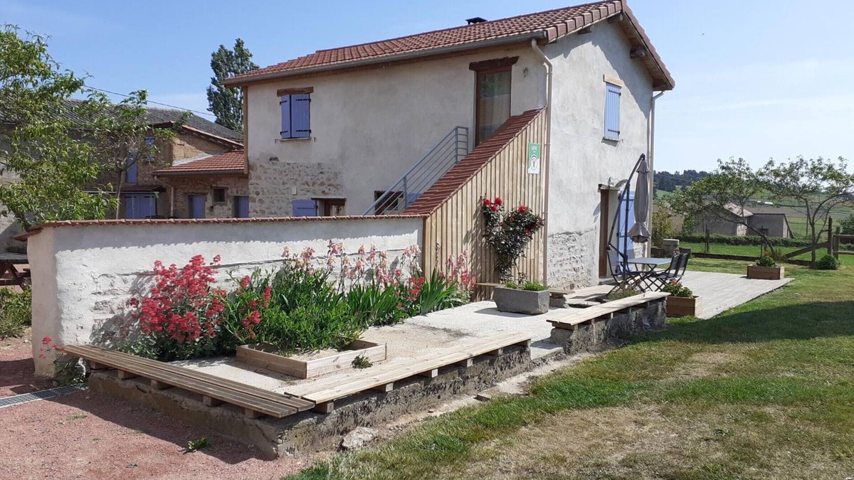 Dance Cottage | Rustic cottage in Amions-Vézelin - 2 bedrooms, all charges included