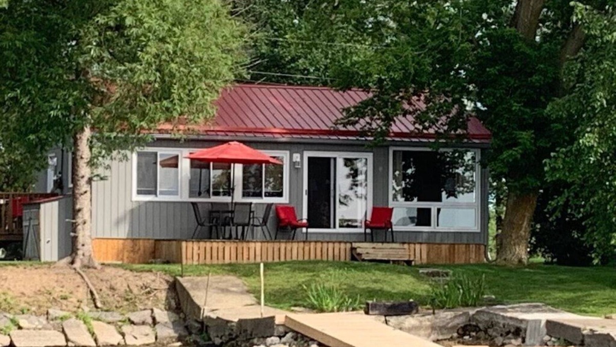 Edwardsburgh/Cardinal Cottage | Rustic Cottage- North Channel