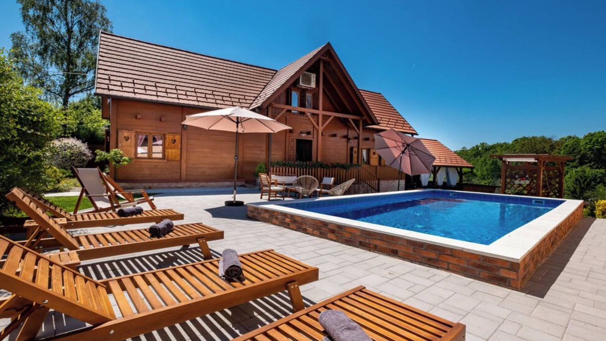 Kravarsko House | Rustic Cottage With Heated Pool, Velika Buna, Croatia