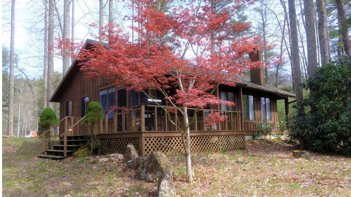Hendersonville Cabin | Rustic country cabin on mountain top - king bed, hot tub