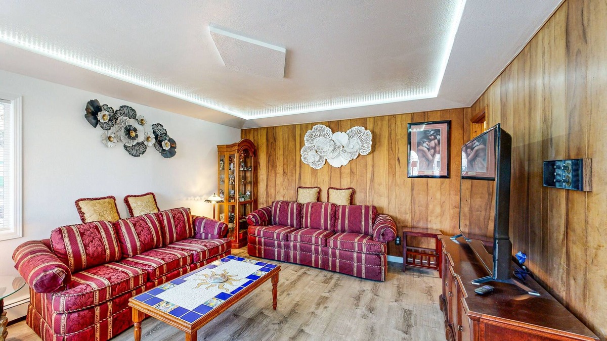 Northeast Anchorage House | Rustic dog-friendly home close to skiing, mountains, and golf course