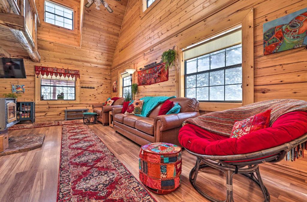 Meadow View Heights House | Rustic Duck Creek Village Cabin with Fire Pit!