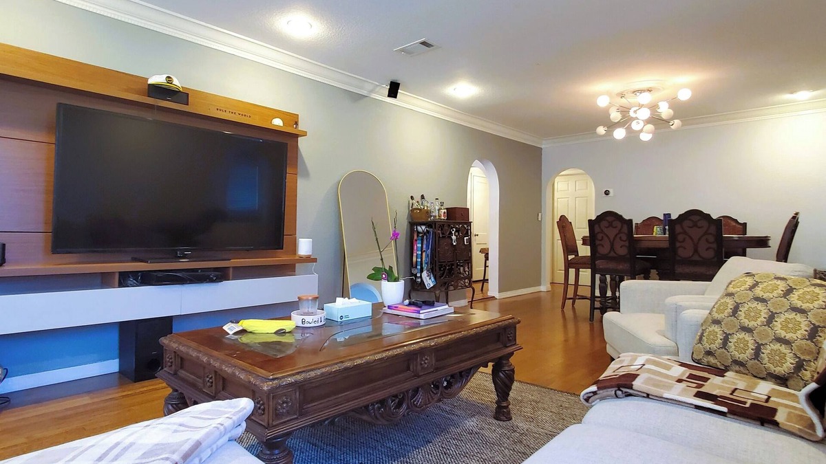 Delaney Park House | Rustic Dwtn House, Hot Tub, BIG Yard All 4 U