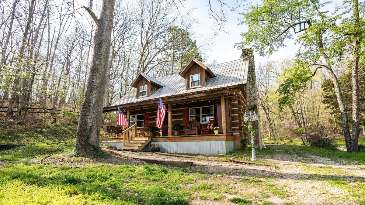 Linn Creek Cabin | Rustic Family Friendly Cabin