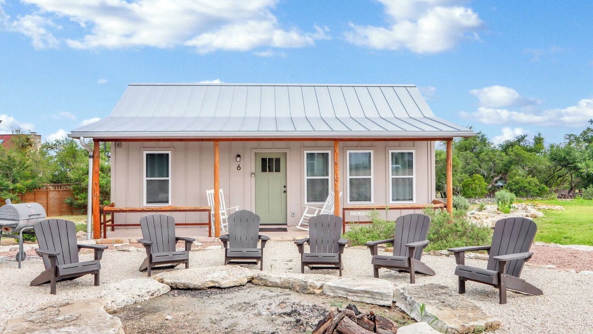 Wimberley Cabin | Rustic Farmhouse Cottage w/Firepit & Pickleball