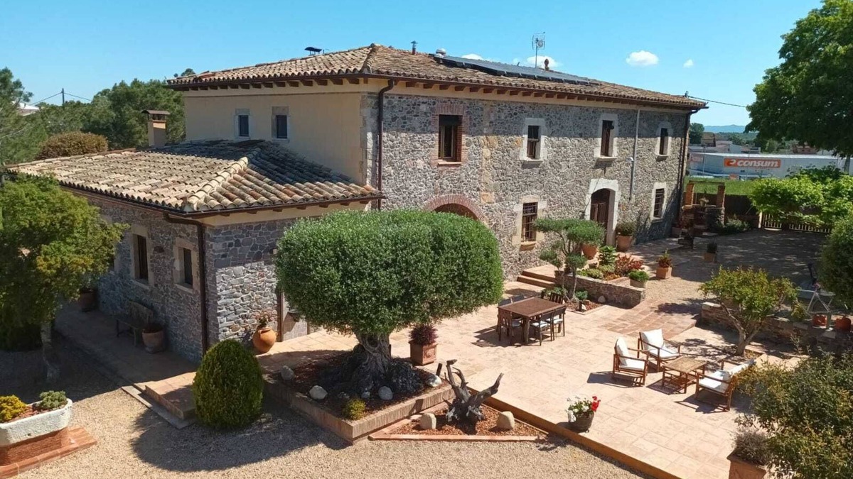 Sils Cottage | RUSTIC FARMHOUSE IDEAL FOR FAMILIES WITH PRIVATE POOL AND GREAT GARDEN