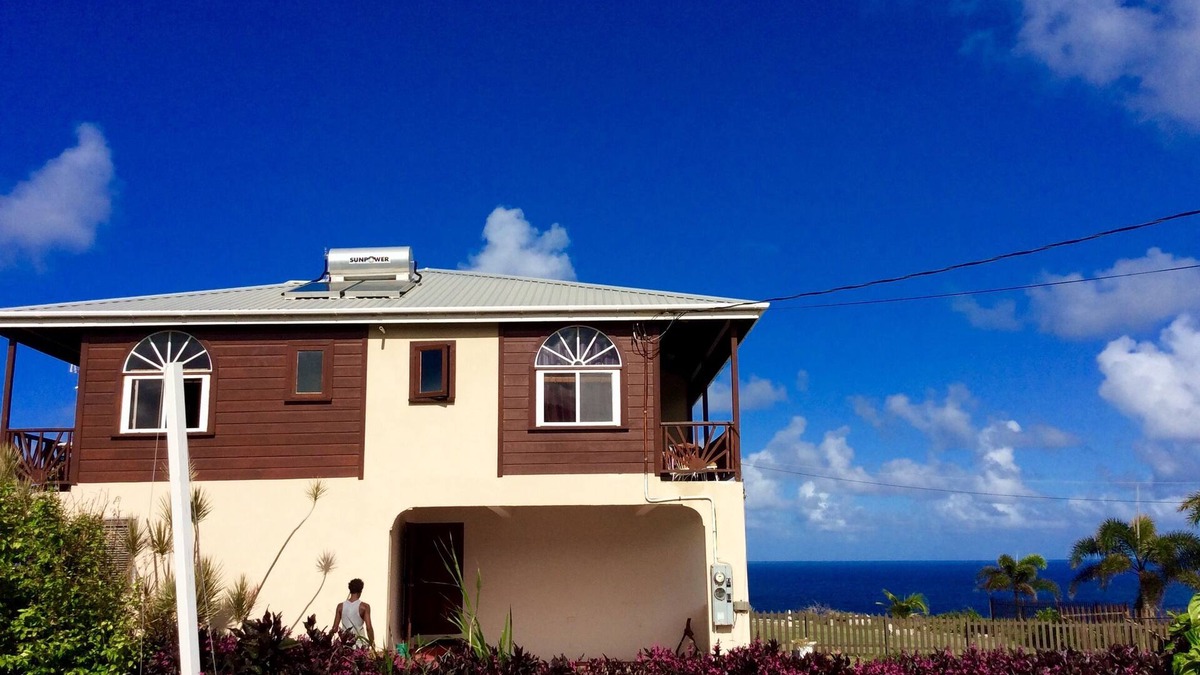 Newcastle Apartment | Rustic Farmhouse Stay 1 bedroom self contained apartment