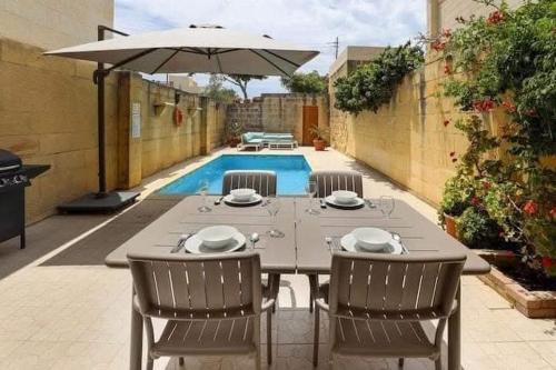 Xewkija House | Rustic Farmhouse with Pool