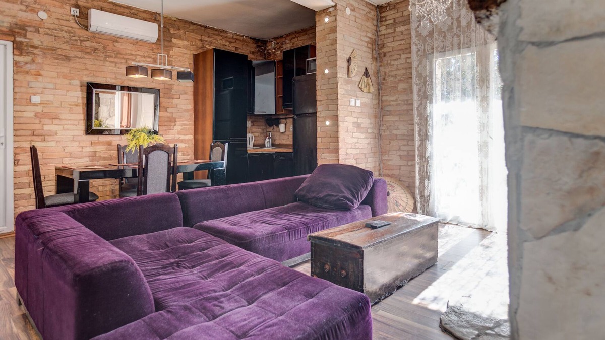 Tomicici Apartment | Rustic Garden Two Bedroom Apartment