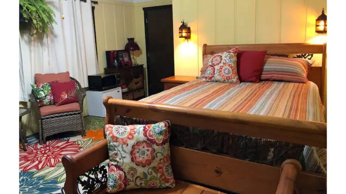 Grosse Pointe Apartment | Rustic Grosse Pointe guest suite