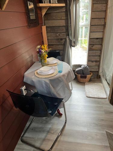 Sayward Apartment | Rustic Guesthouse