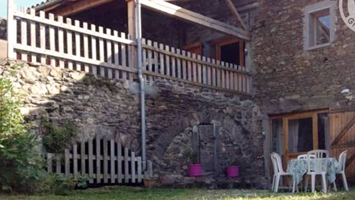 La Terrasse-sur-Dorlay Cottage | Rustic house near Saint-Étienne, family-friendly, pets allowed