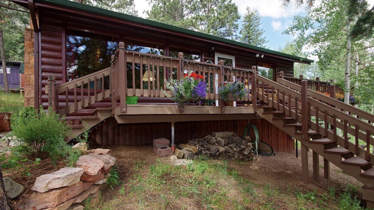 Green Mountain Falls Cabin | Rustic Historic Mountain Cabin by Pikes Peak.