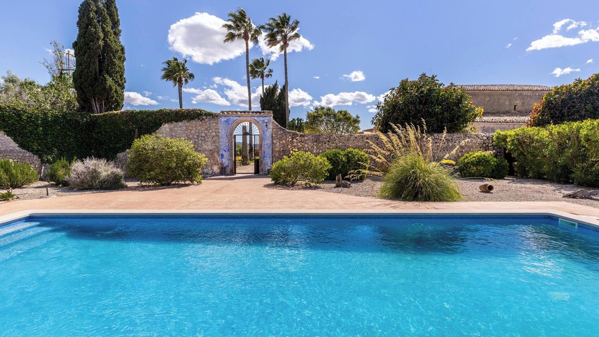 Montuiri House | Rustic Holiday Home "Son Costa" with Mountain View, Garden, Pool & Wi-Fi