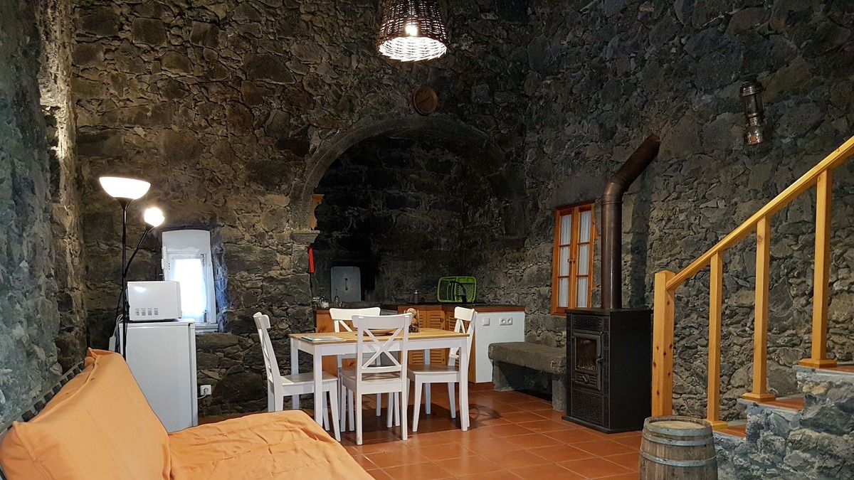 Ponta Delgada Cottage | Rustic house with fireplace and 2km of natural pools