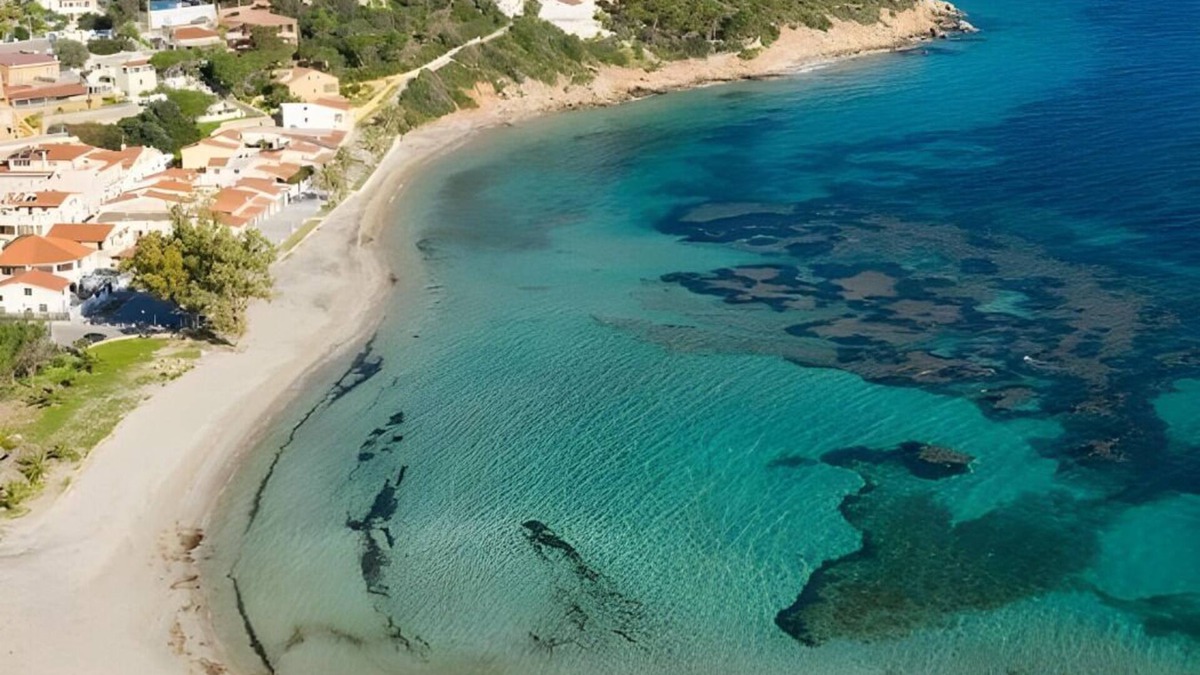 Maladroscia House | Rustic house in front of the beach in Maladroxia