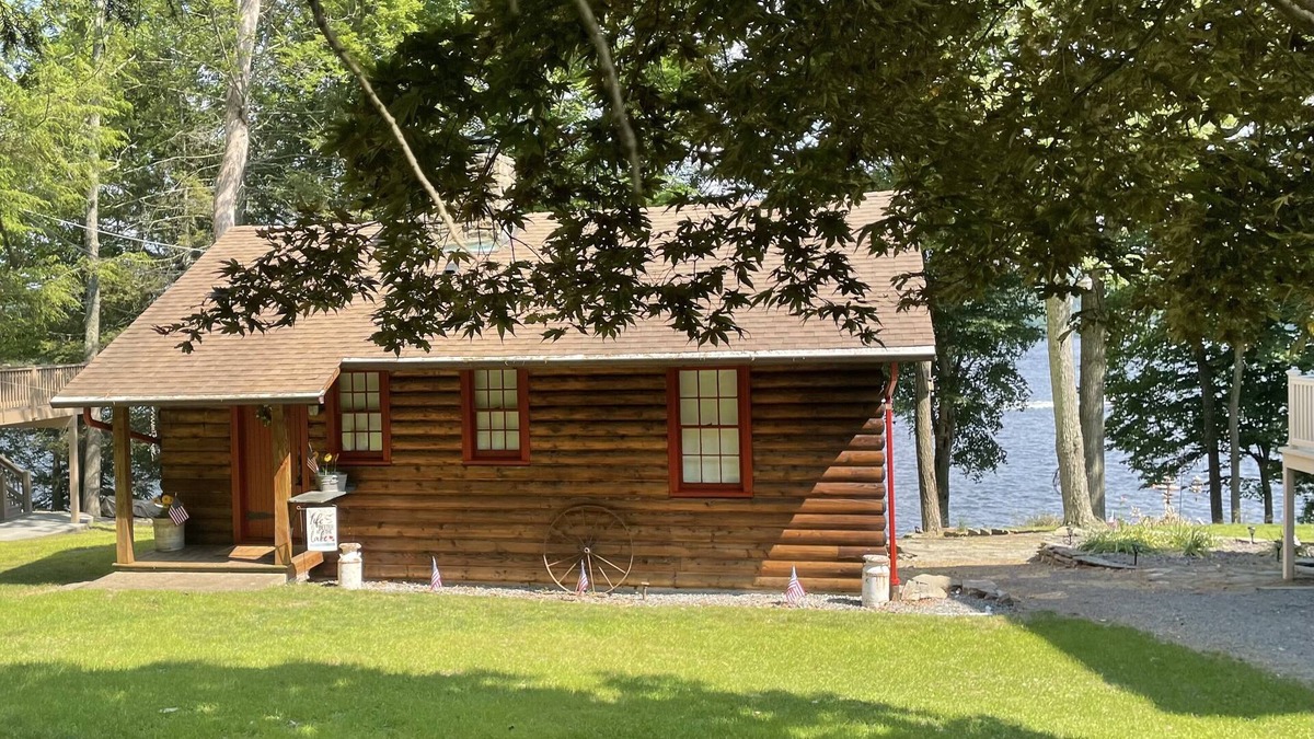 Wallenpaupauk Lake Estates Cabin | Rustic Lakefront Cabin on Lake Wallenpaupack