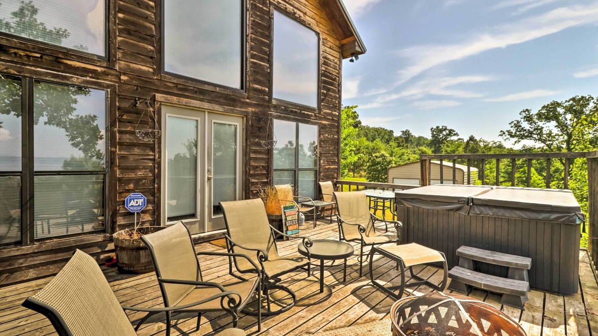 Waveland Cabin | Rustic Lamar Cabin w/Deck & Private Hot Tub