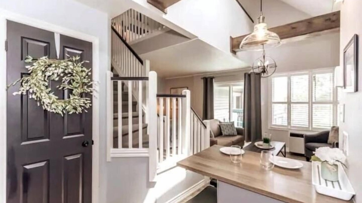 Craigleith Apartment | Rustic Loft at Blue