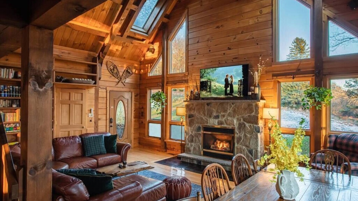 Kresgeville Cabin | Rustic Log Cabin in the Poconos: HOT TUB, FIRE PIT, POOL TABLE, PING PONG TABLE!