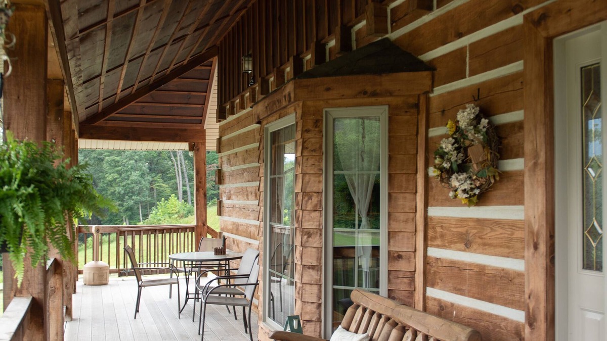 Luray House | Rustic Log Lodge Overlooking Water and Mountain Views