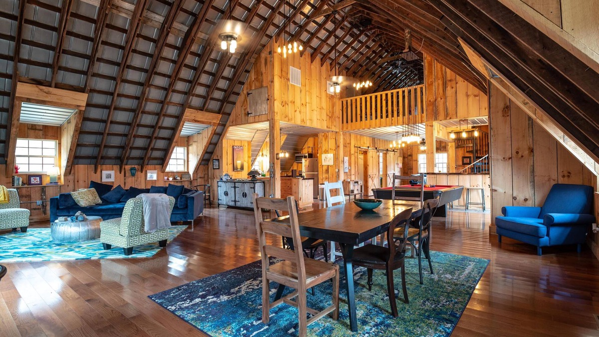 Gnaw Bone House | Rustic meets industrial: pet-friendly barn with near Nashville, Indiana!