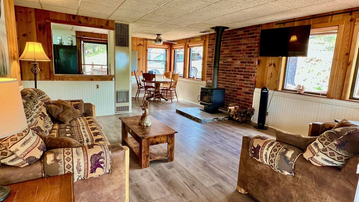 San Lorenzo Cabin | Rustic modern cabin on a cliff face with amazing views.