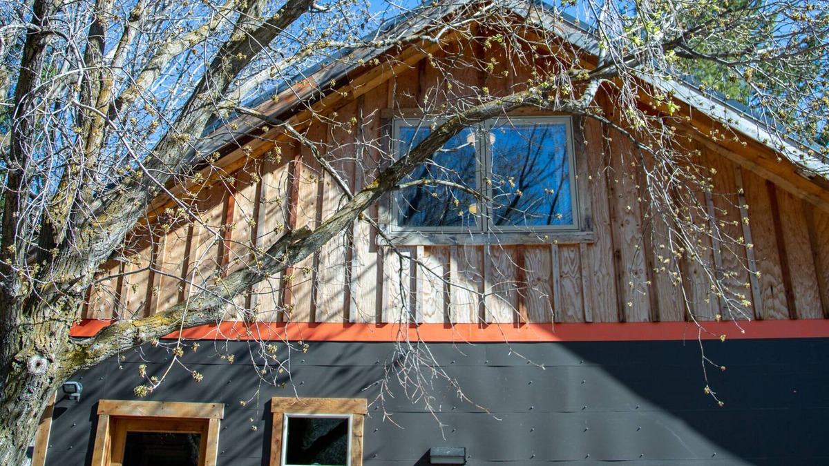 East Missoula House | Rustic modern Montana Loft near Clark Fork River