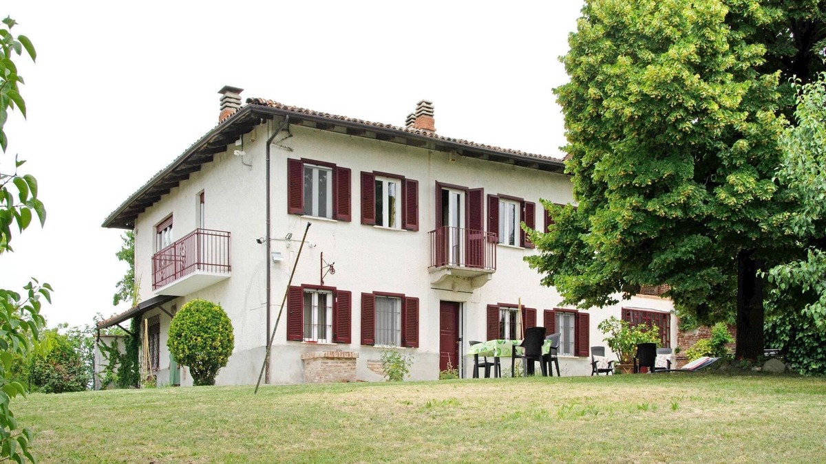 Moncucco Torinese House | Rustic Moncucco Village Retreat
