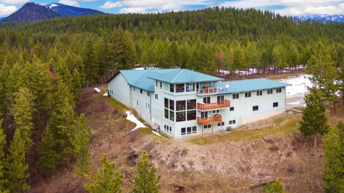 Chewelah Cabin | Rustic Mountain Top Lodges for Short or Longer Stays