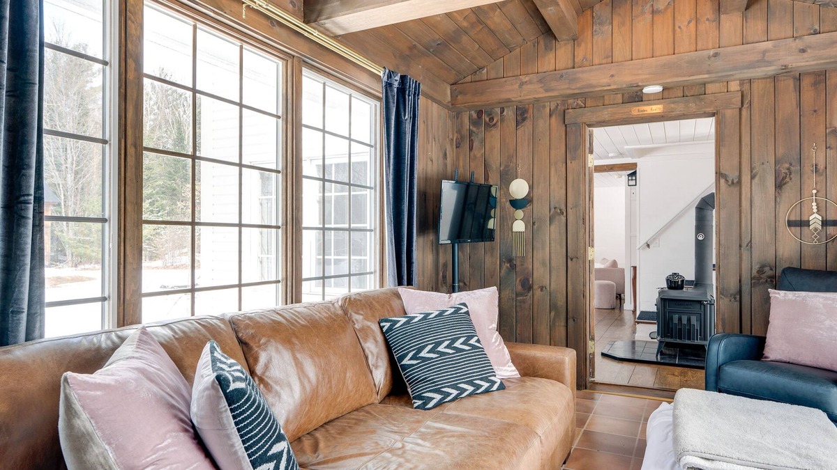 Guildhall House | Rustic Mountain-View Farmhouse on 159 Acres