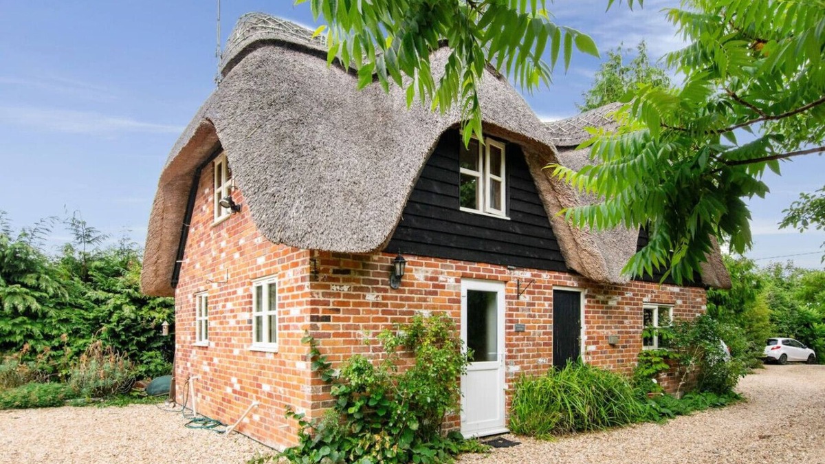 New Forest District Cottage | Rustic New Forest cottage retreat - Walnut Tree Cottage
