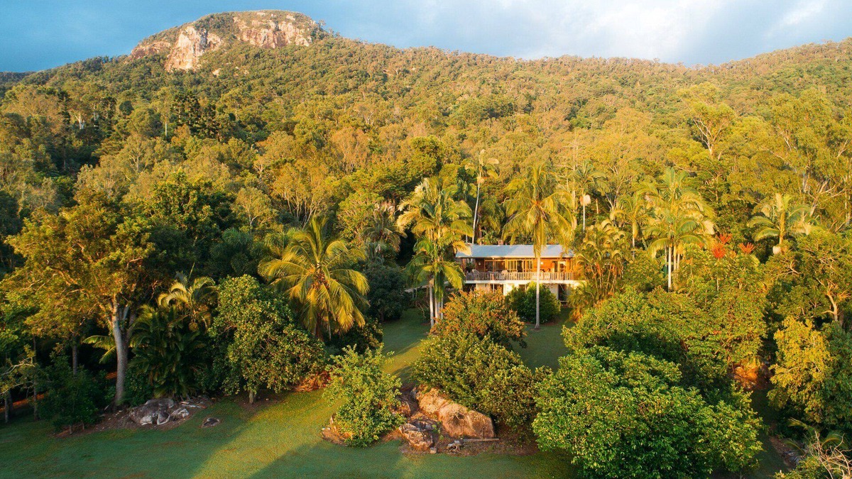 Byfield Cottage | Rustic one bedroom which sleeps 8