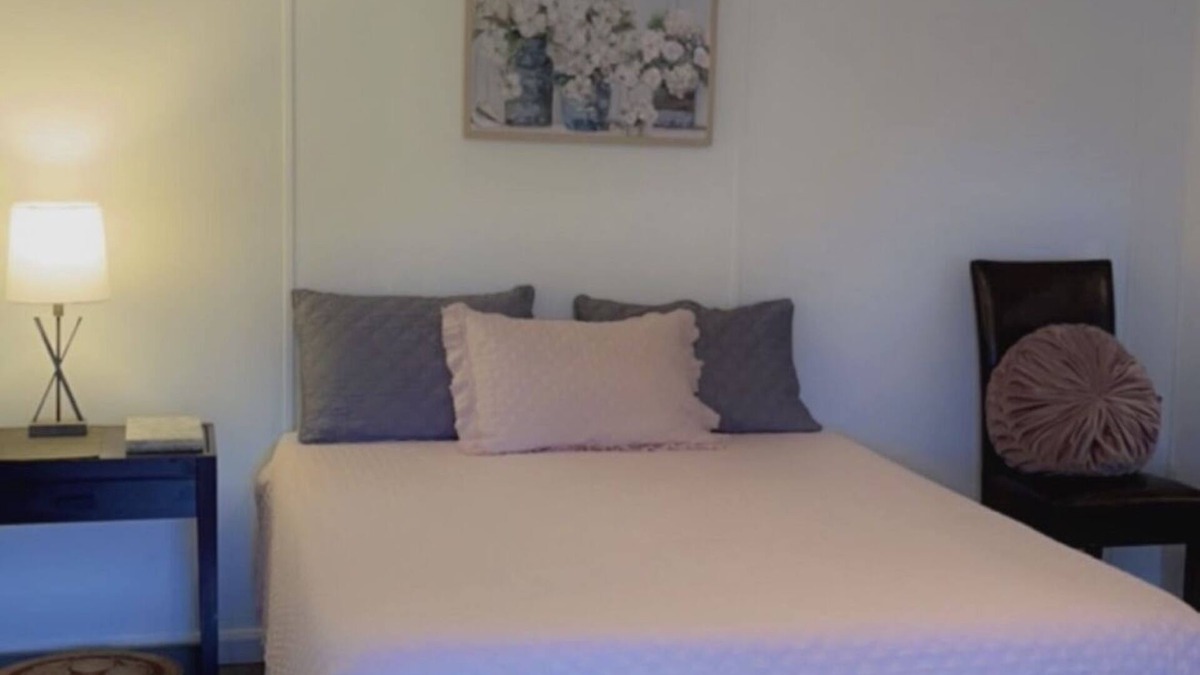 Youngstown House | Rustic private studio apartment out in the peaceful countryside