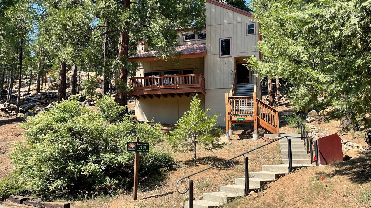 Yosemite West House | Rustic Retreat
