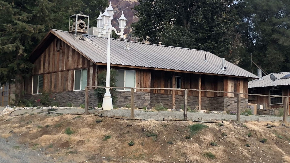 Three Rivers House | Rustic ranch house centrally located half mile from town with spa
