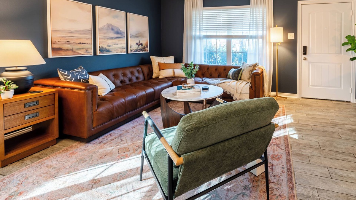 West Dallas House | Rustic Ranch Retreat - King Bed, Patio & Free Parking