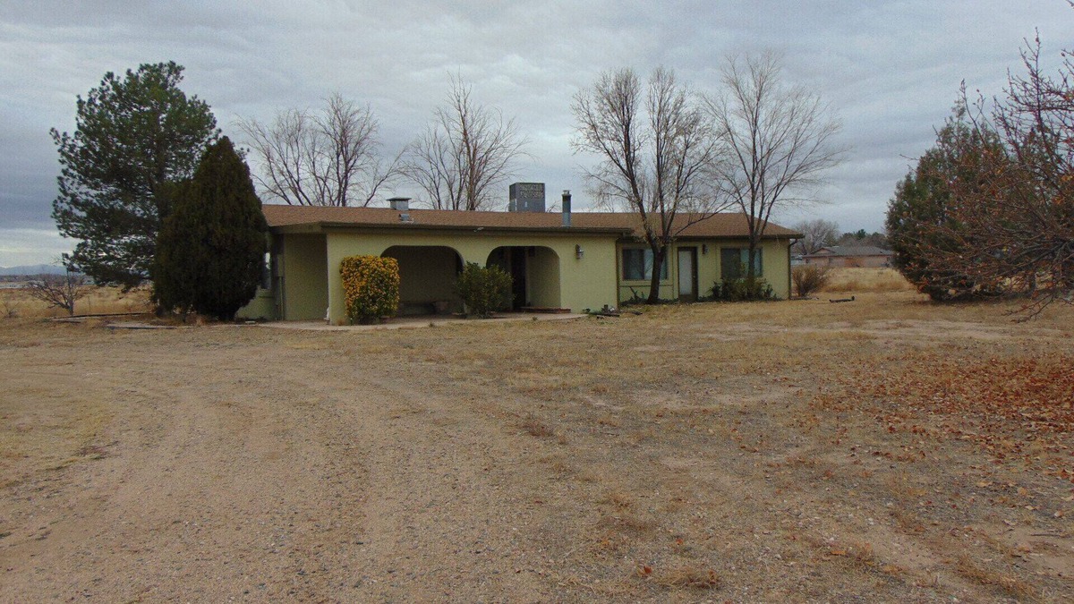 Chino Valley House | Rustic Ranch Style House 3 bed 2 bath on 2 Acres in Chino Valley