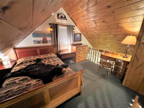 Plymouth House | Rustic Retreat 3 Min Walk From Main St Plymouth