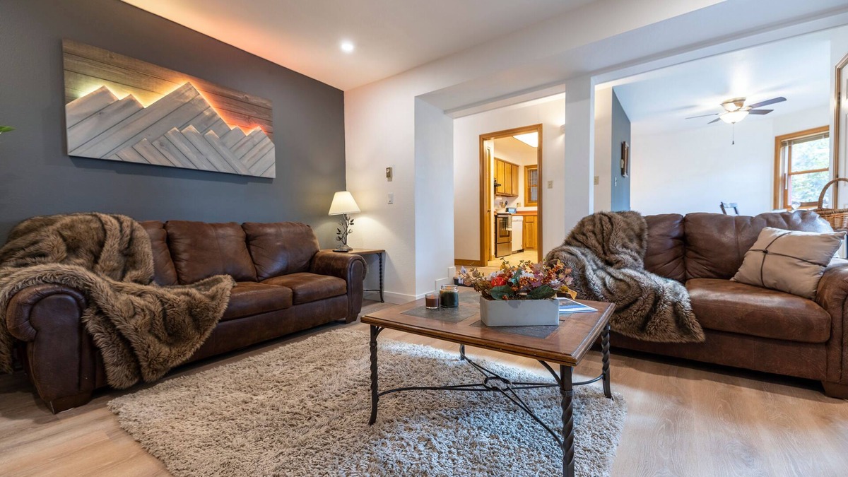 Durango Condo | ⭐ Rustic Retreat In Town with pool & hot tub ⭐