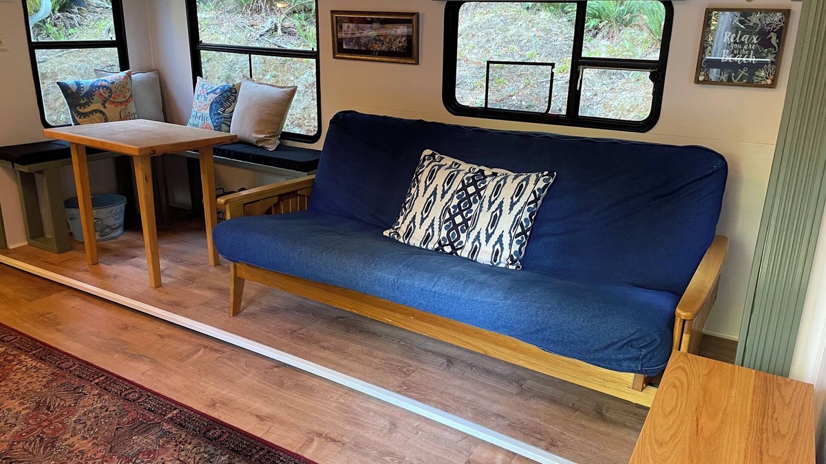 Kingston House | Rustic Retreat - RV- Minutes Away From Hiking - Biking & Kayaking!